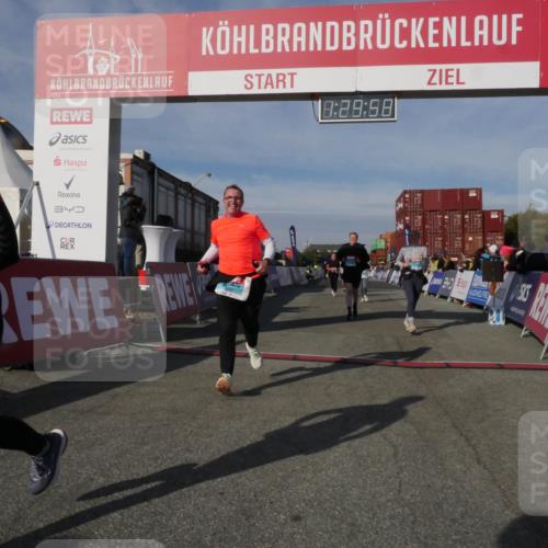 03.10.2025 - Köhlbrandbrückenlauf Matties Gatica Varas http://msf.ph/oto/9170579 03.10.2025 10:30:00 Ziel 1704, 2047, 2286, 2348, 2624, 2633, 3256, 3729 meine-sportfotos.de