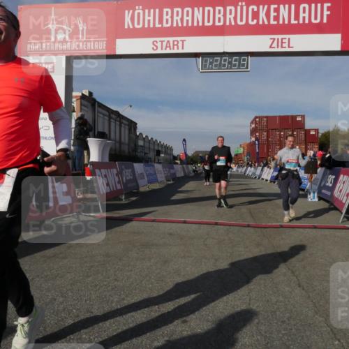 03.10.2025 - Köhlbrandbrückenlauf Matties Gatica Varas http://msf.ph/oto/9170581 03.10.2025 10:30:01 Ziel 1704, 2047, 2286, 2348, 2624, 2633, 3256, 3729 meine-sportfotos.de