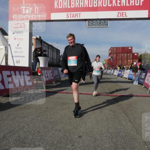 03.10.2025 - Köhlbrandbrückenlauf Matties Gatica Varas http://msf.ph/oto/9170587 03.10.2025 10:30:04 Ziel 1704, 2047, 2286, 2624, 2633, 2863, 2864, 2865, 3256 meine-sportfotos.de
