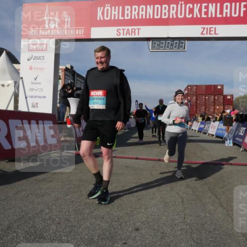 03.10.2025 - Köhlbrandbrückenlauf Matties Gatica Varas http://msf.ph/oto/9170588 03.10.2025 10:30:04 Ziel 1704, 2047, 2286, 2624, 2633, 2863, 2864, 2865, 3256 meine-sportfotos.de