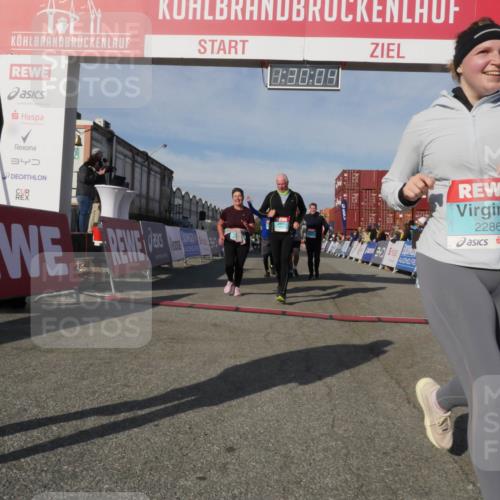 03.10.2025 - Köhlbrandbrückenlauf Matties Gatica Varas http://msf.ph/oto/9170590 03.10.2025 10:30:05 Ziel 1704, 2047, 2624, 2633, 2863, 2864, 2865, 3256 meine-sportfotos.de