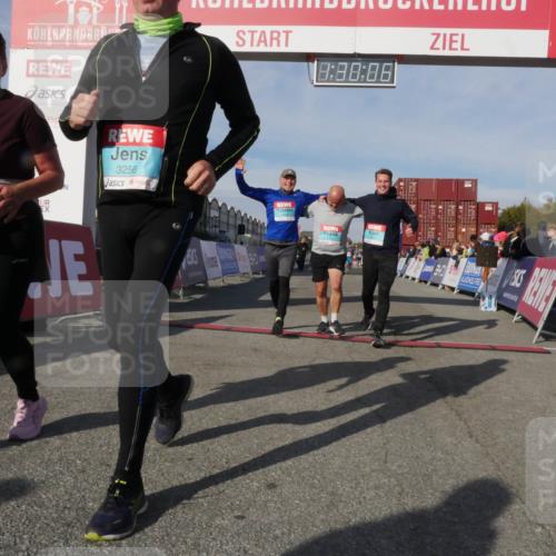 03.10.2025 - Köhlbrandbrückenlauf Matties Gatica Varas http://msf.ph/oto/9170595 03.10.2025 10:30:08 Ziel 1589, 1704, 2863, 2864, 2865 meine-sportfotos.de