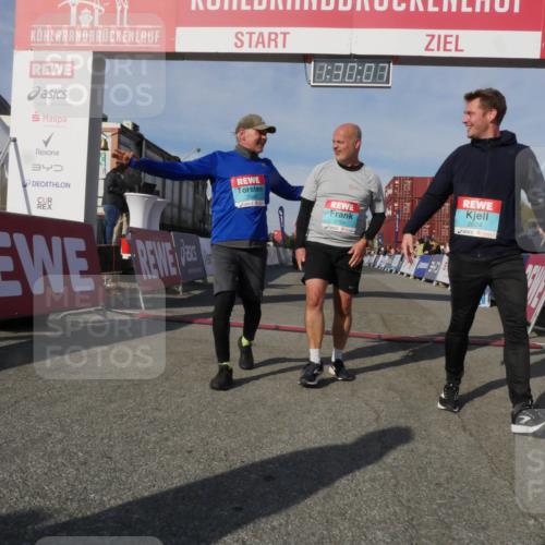 03.10.2025 - Köhlbrandbrückenlauf Matties Gatica Varas http://msf.ph/oto/9170598 03.10.2025 10:30:09 Ziel 1589, 2863, 2864, 2865 meine-sportfotos.de