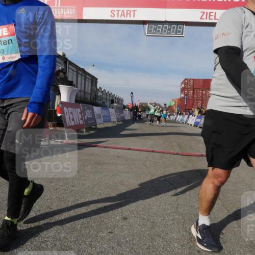 03.10.2025 - Köhlbrandbrückenlauf Matties Gatica Varas http://msf.ph/oto/9170602 03.10.2025 10:30:11 Ziel 1589, 2067, 2280, 2863, 2864, 2865, 3607 meine-sportfotos.de