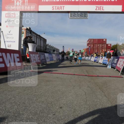 03.10.2025 - Köhlbrandbrückenlauf Matties Gatica Varas http://msf.ph/oto/9170605 03.10.2025 10:30:12 Ziel 1589, 2067, 2280, 2325, 2326, 2863, 2864, 2865, 3607 meine-sportfotos.de