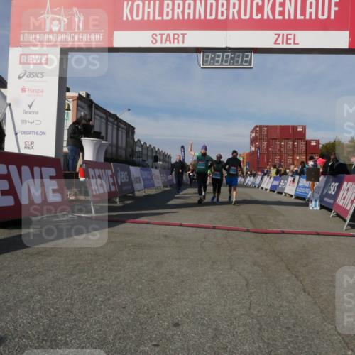 03.10.2025 - Köhlbrandbrückenlauf Matties Gatica Varas http://msf.ph/oto/9170607 03.10.2025 10:30:13 Ziel 1589, 2067, 2092, 2112, 2280, 2325, 2326, 2863, 2864, 2865, 3607 meine-sportfotos.de