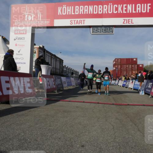 03.10.2025 - Köhlbrandbrückenlauf Matties Gatica Varas http://msf.ph/oto/9170608 03.10.2025 10:30:14 Ziel 1589, 2067, 2092, 2112, 2280, 2325, 2326, 2863, 2864, 2865, 3607 meine-sportfotos.de