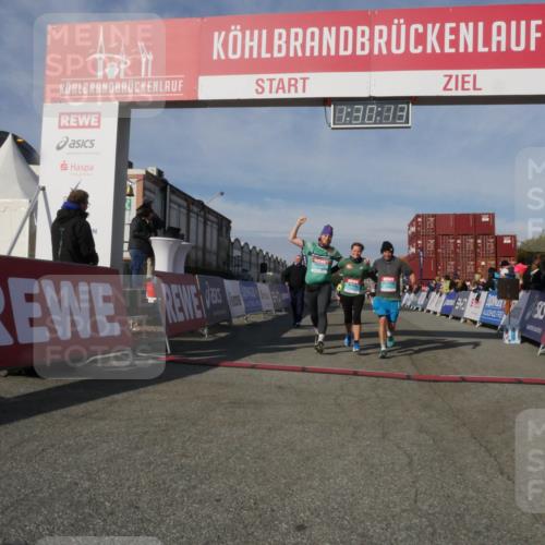 03.10.2025 - Köhlbrandbrückenlauf Matties Gatica Varas http://msf.ph/oto/9170609 03.10.2025 10:30:15 Ziel 1589, 2067, 2092, 2112, 2280, 2325, 2326, 2763, 2863, 2864, 2865, 3607 meine-sportfotos.de