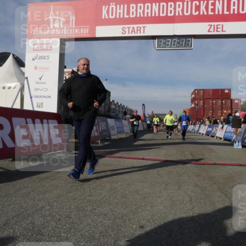 03.10.2025 - Köhlbrandbrückenlauf Matties Gatica Varas http://msf.ph/oto/9170619 03.10.2025 10:30:19 Ziel 1589, 2067, 2092, 2112, 2280, 2325, 2326, 2763, 3607, 3657, 3819 meine-sportfotos.de