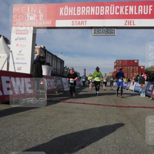 03.10.2025 - Köhlbrandbrückenlauf Matties Gatica Varas http://msf.ph/oto/9170623 03.10.2025 10:30:21 Ziel 1358, 2067, 2092, 2112, 2280, 2325, 2326, 2726, 2727, 2763, 3607, 3657, 3784, 3819 meine-sportfotos.de