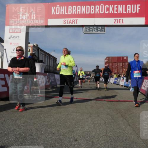 03.10.2025 - Köhlbrandbrückenlauf Matties Gatica Varas http://msf.ph/oto/9170627 03.10.2025 10:30:23 Ziel 1358, 2092, 2112, 2267, 2325, 2326, 2726, 2727, 2763, 3657, 3784, 3819 meine-sportfotos.de