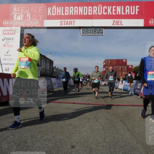 03.10.2025 - Köhlbrandbrückenlauf Matties Gatica Varas http://msf.ph/oto/9170629 03.10.2025 10:30:24 Ziel 1358, 2092, 2112, 2267, 2325, 2326, 2726, 2727, 2763, 3657, 3784, 3819 meine-sportfotos.de