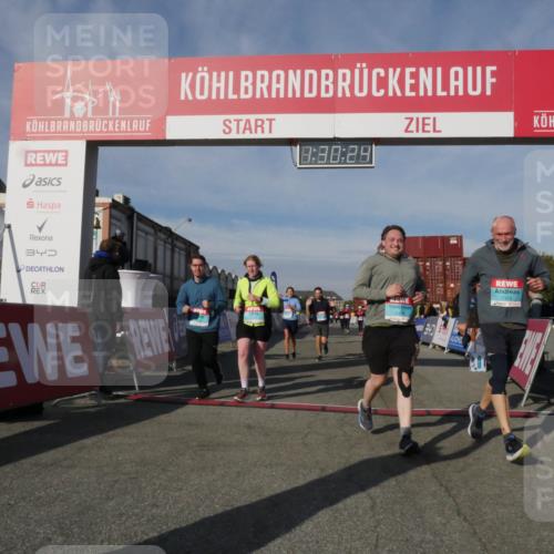 03.10.2025 - Köhlbrandbrückenlauf Matties Gatica Varas http://msf.ph/oto/9170632 03.10.2025 10:30:25 Ziel 1358, 2092, 2112, 2267, 2726, 2727, 2763, 3657, 3784, 3819 meine-sportfotos.de