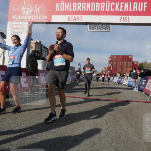 03.10.2025 - Köhlbrandbrückenlauf Matties Gatica Varas http://msf.ph/oto/9170640 03.10.2025 10:30:29 Ziel 1358, 2267, 2386, 2497, 2498, 2726, 2727, 3657, 3784 meine-sportfotos.de
