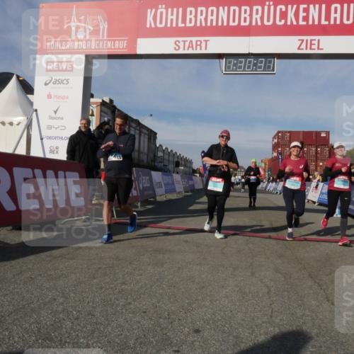 03.10.2025 - Köhlbrandbrückenlauf Matties Gatica Varas http://msf.ph/oto/9170648 03.10.2025 10:30:33 Ziel 2267, 2342, 2343, 2386, 2497, 2498, 2726, 2727, 3784 meine-sportfotos.de