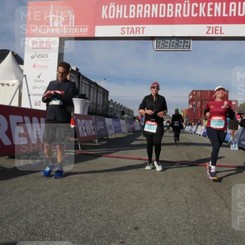 03.10.2025 - Köhlbrandbrückenlauf Matties Gatica Varas http://msf.ph/oto/9170649 03.10.2025 10:30:34 Ziel 2267, 2342, 2343, 2386, 2497, 2498 meine-sportfotos.de