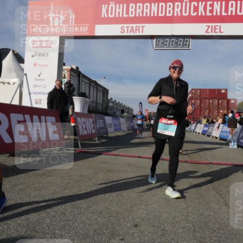 03.10.2025 - Köhlbrandbrückenlauf Matties Gatica Varas http://msf.ph/oto/9170651 03.10.2025 10:30:34 Ziel 2267, 2342, 2343, 2386, 2497, 2498 meine-sportfotos.de
