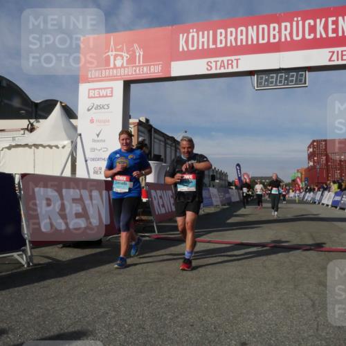 03.10.2025 - Köhlbrandbrückenlauf Matties Gatica Varas http://msf.ph/oto/9170660 03.10.2025 10:30:39 Ziel 2342, 2343, 2386, 2533, 2554 meine-sportfotos.de