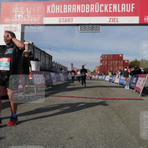 03.10.2025 - Köhlbrandbrückenlauf Matties Gatica Varas http://msf.ph/oto/9170662 03.10.2025 10:30:40 Ziel 2342, 2343, 2386, 2533, 2554 meine-sportfotos.de
