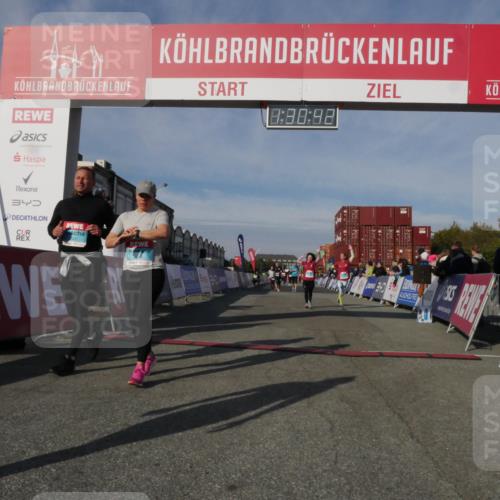 03.10.2025 - Köhlbrandbrückenlauf Matties Gatica Varas http://msf.ph/oto/9170671 03.10.2025 10:30:44 Ziel 2037, 2063, 2441, 2533, 2554, 3129 meine-sportfotos.de