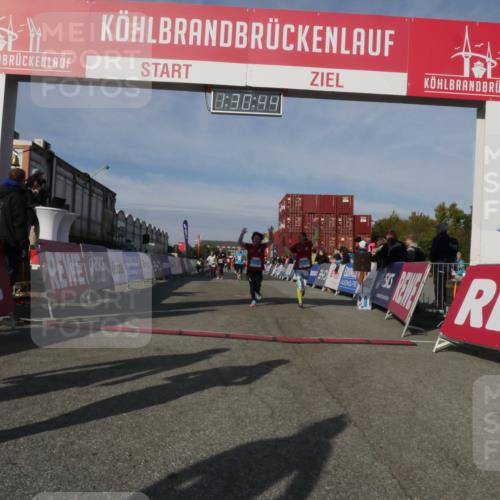 03.10.2025 - Köhlbrandbrückenlauf Matties Gatica Varas http://msf.ph/oto/9170674 03.10.2025 10:30:46 Ziel 1098, 2037, 2063, 2441, 2533, 2554, 3129, 3701 meine-sportfotos.de
