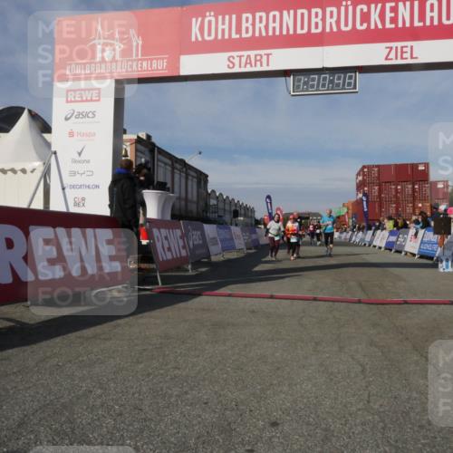 03.10.2025 - Köhlbrandbrückenlauf Matties Gatica Varas http://msf.ph/oto/9170683 03.10.2025 10:30:50 Ziel 1096, 1097, 1098, 2037, 2063, 2441, 2725, 3129, 3701 meine-sportfotos.de