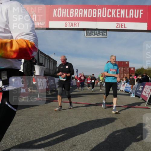 03.10.2025 - Köhlbrandbrückenlauf Matties Gatica Varas http://msf.ph/oto/9170694 03.10.2025 10:30:55 Ziel 1096, 1097, 1098, 2037, 2252, 2388, 2536, 2725, 3701 meine-sportfotos.de