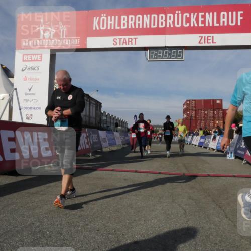 03.10.2025 - Köhlbrandbrückenlauf Matties Gatica Varas http://msf.ph/oto/9170697 03.10.2025 10:30:57 Ziel 1096, 1097, 1098, 2252, 2388, 2536, 2725, 2846, 3701 meine-sportfotos.de