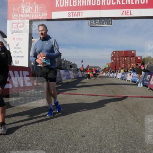 03.10.2025 - Köhlbrandbrückenlauf Matties Gatica Varas http://msf.ph/oto/9170723 03.10.2025 10:31:09 Ziel 1763, 2900, 3478, 3479, 3510, 3664 meine-sportfotos.de