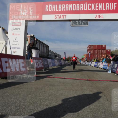 03.10.2025 - Köhlbrandbrückenlauf Matties Gatica Varas http://msf.ph/oto/9170751 03.10.2025 10:31:23 Ziel 2205, 2468, 3663 meine-sportfotos.de