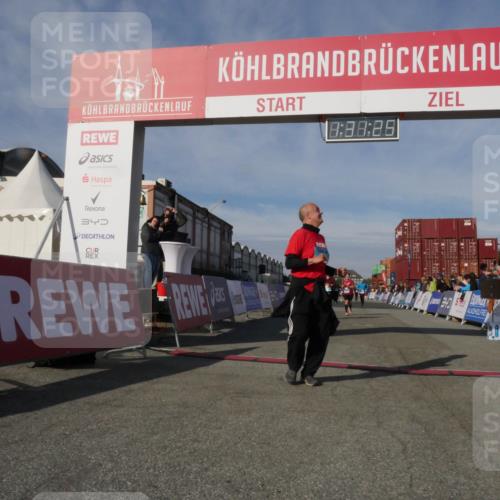 03.10.2025 - Köhlbrandbrückenlauf Matties Gatica Varas http://msf.ph/oto/9170759 03.10.2025 10:31:26 Ziel 2205, 3072, 3663 meine-sportfotos.de