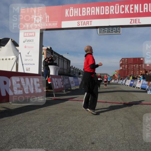03.10.2025 - Köhlbrandbrückenlauf Matties Gatica Varas http://msf.ph/oto/9170760 03.10.2025 10:31:27 Ziel 2205, 2443, 3072, 3663 meine-sportfotos.de