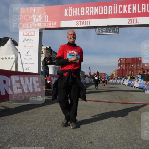 03.10.2025 - Köhlbrandbrückenlauf Matties Gatica Varas http://msf.ph/oto/9170762 03.10.2025 10:31:28 Ziel 2205, 2443, 3072, 3663 meine-sportfotos.de
