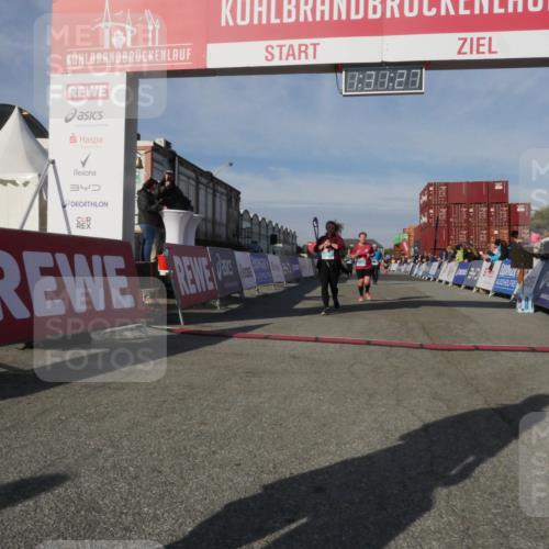03.10.2025 - Köhlbrandbrückenlauf Matties Gatica Varas http://msf.ph/oto/9170765 03.10.2025 10:31:29 Ziel 1970, 2205, 2443, 3072, 3663 meine-sportfotos.de