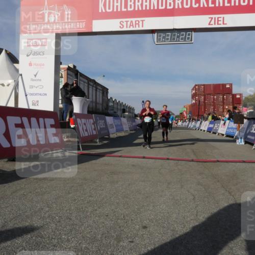 03.10.2025 - Köhlbrandbrückenlauf Matties Gatica Varas http://msf.ph/oto/9170766 03.10.2025 10:31:30 Ziel 1969, 1970, 2205, 2443, 3072, 3663 meine-sportfotos.de