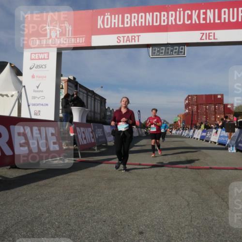 03.10.2025 - Köhlbrandbrückenlauf Matties Gatica Varas http://msf.ph/oto/9170769 03.10.2025 10:31:31 Ziel 1969, 1970, 2443, 3072, 3663 meine-sportfotos.de