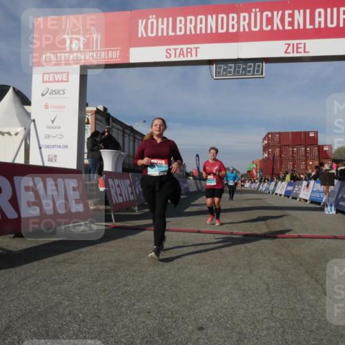 03.10.2025 - Köhlbrandbrückenlauf Matties Gatica Varas http://msf.ph/oto/9170770 03.10.2025 10:31:32 Ziel 1969, 1970, 2443, 3072, 3663 meine-sportfotos.de