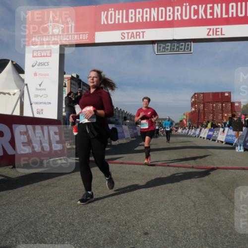 03.10.2025 - Köhlbrandbrückenlauf Matties Gatica Varas http://msf.ph/oto/9170771 03.10.2025 10:31:32 Ziel 1969, 1970, 2443, 3072, 3663 meine-sportfotos.de