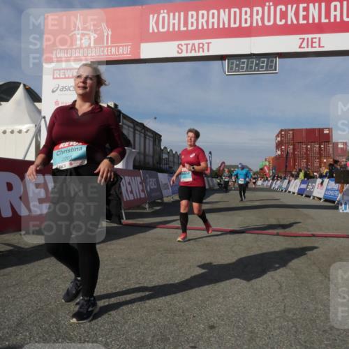 03.10.2025 - Köhlbrandbrückenlauf Matties Gatica Varas http://msf.ph/oto/9170772 03.10.2025 10:31:33 Ziel 1969, 1970, 2443, 3072, 3383, 3384 meine-sportfotos.de
