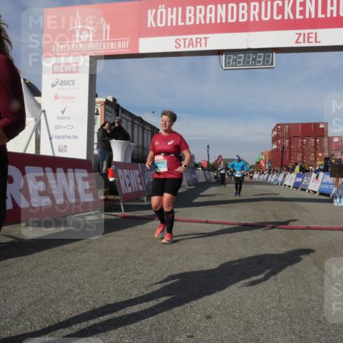 03.10.2025 - Köhlbrandbrückenlauf Matties Gatica Varas http://msf.ph/oto/9170773 03.10.2025 10:31:33 Ziel 1969, 1970, 2443, 3072, 3383, 3384 meine-sportfotos.de