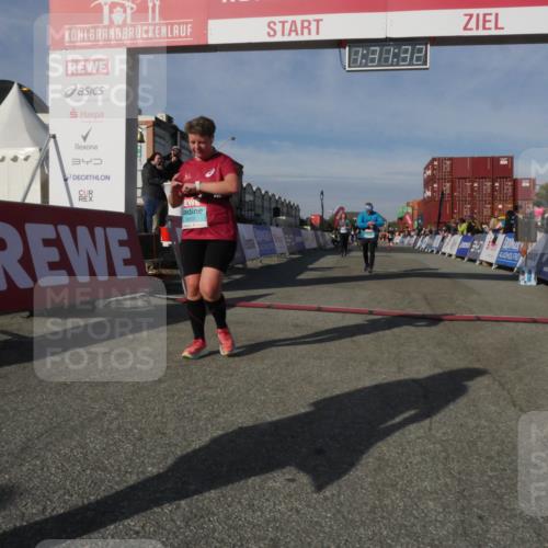 03.10.2025 - Köhlbrandbrückenlauf Matties Gatica Varas http://msf.ph/oto/9170774 03.10.2025 10:31:34 Ziel 1969, 1970, 2443, 2504, 3072, 3383, 3384 meine-sportfotos.de