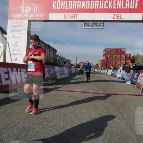 03.10.2025 - Köhlbrandbrückenlauf Matties Gatica Varas http://msf.ph/oto/9170775 03.10.2025 10:31:34 Ziel 1969, 1970, 2443, 2504, 3072, 3383, 3384 meine-sportfotos.de