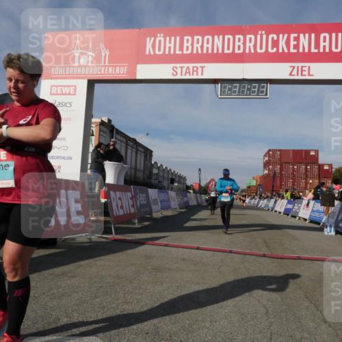 03.10.2025 - Köhlbrandbrückenlauf Matties Gatica Varas http://msf.ph/oto/9170777 03.10.2025 10:31:35 Ziel 1969, 1970, 2443, 2504, 3072, 3383, 3384 meine-sportfotos.de