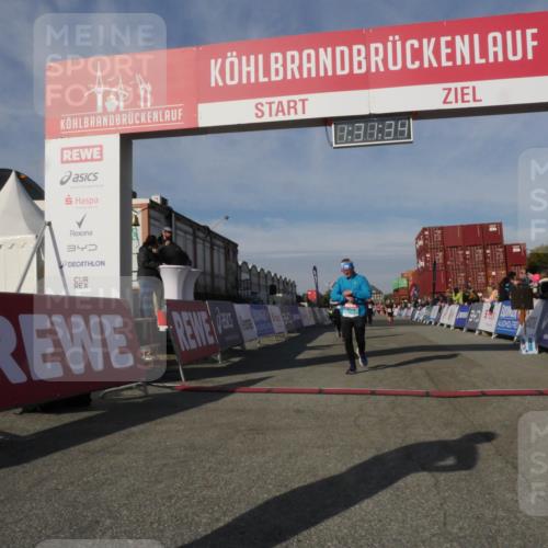 03.10.2025 - Köhlbrandbrückenlauf Matties Gatica Varas http://msf.ph/oto/9170778 03.10.2025 10:31:35 Ziel 1969, 1970, 2443, 2504, 3072, 3383, 3384 meine-sportfotos.de