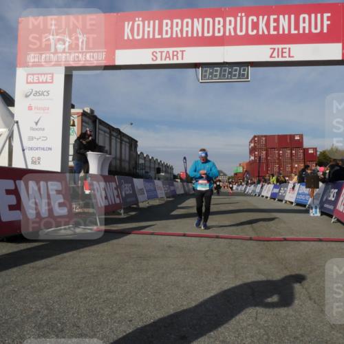 03.10.2025 - Köhlbrandbrückenlauf Matties Gatica Varas http://msf.ph/oto/9170779 03.10.2025 10:31:36 Ziel 1969, 1970, 2443, 2504, 3072, 3383, 3384 meine-sportfotos.de