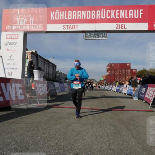 03.10.2025 - Köhlbrandbrückenlauf Matties Gatica Varas http://msf.ph/oto/9170782 03.10.2025 10:31:37 Ziel 1969, 1970, 2385, 2443, 2462, 2504, 3383, 3384 meine-sportfotos.de