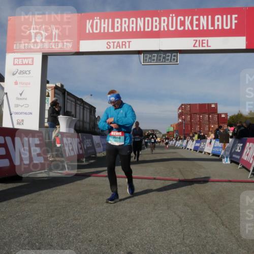 03.10.2025 - Köhlbrandbrückenlauf Matties Gatica Varas http://msf.ph/oto/9170783 03.10.2025 10:31:38 Ziel 1969, 1970, 2385, 2443, 2462, 2463, 2504, 3383, 3384 meine-sportfotos.de