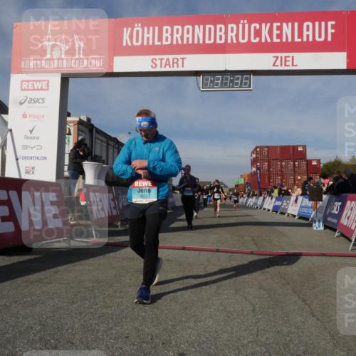 03.10.2025 - Köhlbrandbrückenlauf Matties Gatica Varas http://msf.ph/oto/9170784 03.10.2025 10:31:38 Ziel 1969, 1970, 2385, 2443, 2462, 2463, 2504, 3383, 3384 meine-sportfotos.de