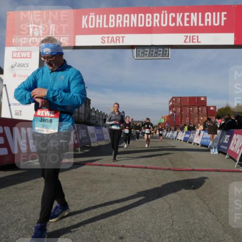 03.10.2025 - Köhlbrandbrückenlauf Matties Gatica Varas http://msf.ph/oto/9170786 03.10.2025 10:31:39 Ziel 1969, 1970, 2385, 2443, 2462, 2463, 2504, 3383, 3384 meine-sportfotos.de