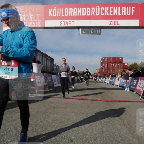 03.10.2025 - Köhlbrandbrückenlauf Matties Gatica Varas http://msf.ph/oto/9170787 03.10.2025 10:31:40 Ziel 1969, 1970, 2385, 2462, 2463, 2504, 3383, 3384 meine-sportfotos.de